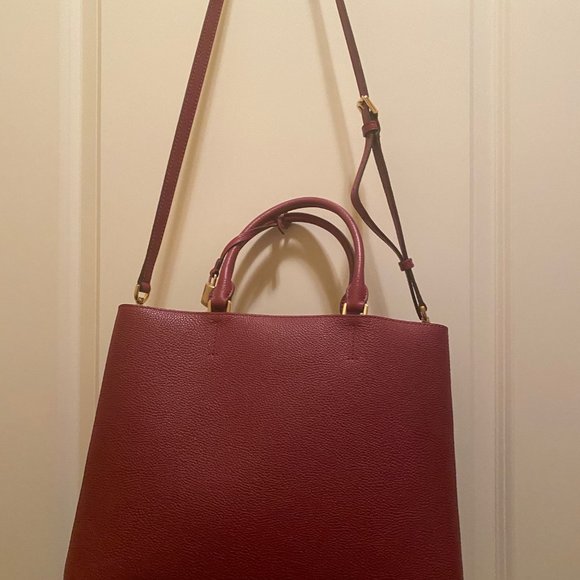 Maroon MICHAEL KORS Bag with Gold detailing - Picture 3 of 4